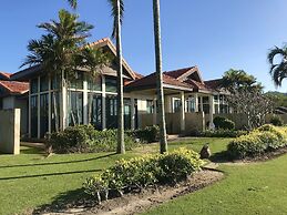 Sunset Seaview Beach Villas & Spa Suites at Nexus Karambunai