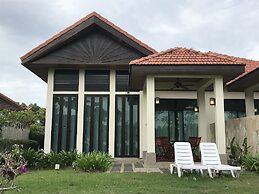 Sunset Seaview Beach Villas & Spa Suites at Nexus Karambunai