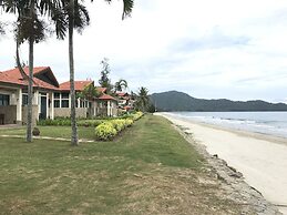 Sunset Seaview Beach Villas & Spa Suites at Nexus Karambunai