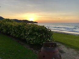 Sunset Seaview Beach Villas & Spa Suites at Nexus Karambunai