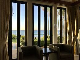 Sunset Seaview Beach Villas & Spa Suites at Nexus Karambunai