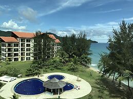 Sunset Seaview Beach Villas & Spa Suites at Nexus Karambunai