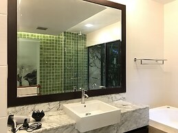 Sunset Seaview Beach Villas & Spa Suites at Nexus Karambunai