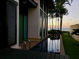 Sunset Seaview Beach Villas & Spa Suites at Nexus Karambunai