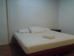 Sun Moon Poolside Hotel