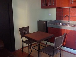 Sun Moon Poolside Hotel