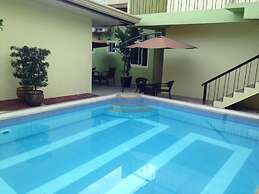 Sun Moon Poolside Hotel