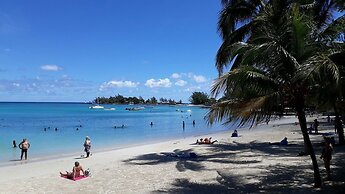 Allamanda Studios and Apartments