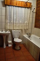 Log Cabin & Settlers Village