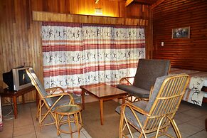 Log Cabin & Settlers Village