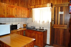 Log Cabin & Settlers Village