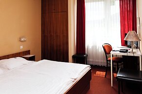 Hotel Meran Hallenbad & Sauna