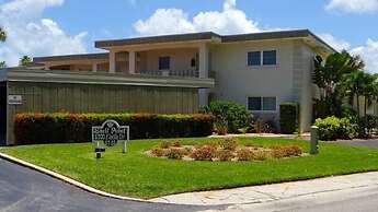 Shell Point 78 2 Bedroom Home by RedAwning