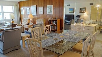 Shell Point 78 2 Bedroom Home by RedAwning