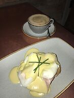 Lil's Bar and Bistro