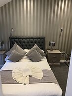 Lil's Bar and Bistro