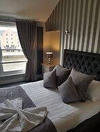 Lil's Bar and Bistro