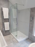 Lil's Bar and Bistro