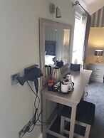 Lil's Bar and Bistro