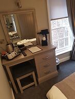 Lil's Bar and Bistro