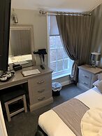 Lil's Bar and Bistro