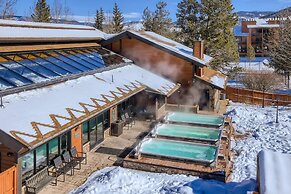 Mountainside 523 3 Bedroom Home by RedAwning