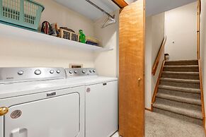 Mountainside 523 3 Bedroom Home by RedAwning