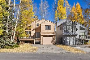 Mountainside 523 3 Bedroom Home by RedAwning