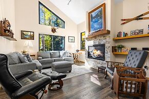 Mountainside 523 3 Bedroom Home by RedAwning