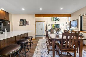 Mountainside 523 3 Bedroom Home by RedAwning