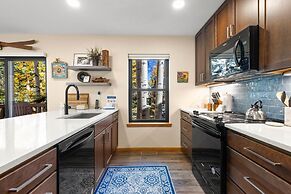 Mountainside 523 3 Bedroom Home by RedAwning