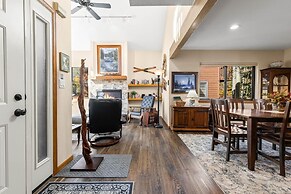 Mountainside 523 3 Bedroom Home by RedAwning