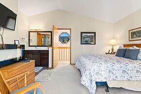 Mountainside 523 3 Bedroom Home by RedAwning