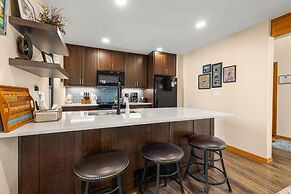 Mountainside 523 3 Bedroom Home by RedAwning