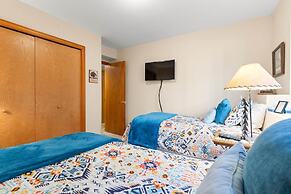 Mountainside 523 3 Bedroom Home by RedAwning