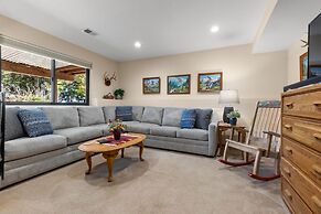 Mountainside 523 3 Bedroom Home by RedAwning