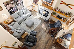 Mountainside 523 3 Bedroom Home by RedAwning