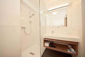 Parks 73 The TownHouse Hotel