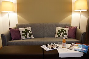 Parks 73 The TownHouse Hotel