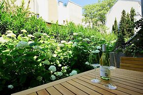 Parks 73 The TownHouse Hotel