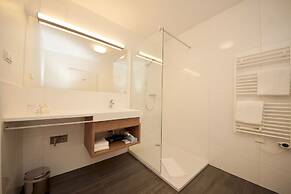 Parks 73 The TownHouse Hotel