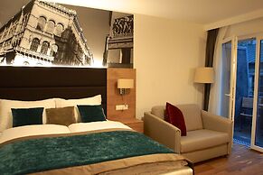 Parks 73 The TownHouse Hotel