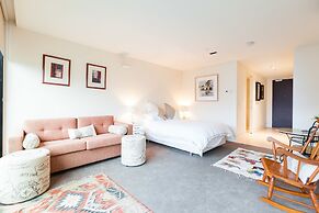 CELESTE, 1BDR East Melbourne Apartment