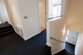 CLAUDE, 2BDR Melbourne Apartment