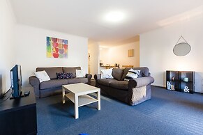 DAWN, 2BDR Carlton Apartment