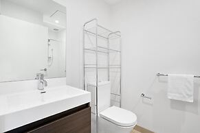 DINA, 2BDR Carlton Apartment