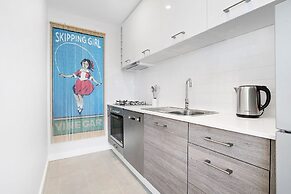 DINA, 2BDR Carlton Apartment