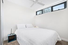 DINA, 2BDR Carlton Apartment