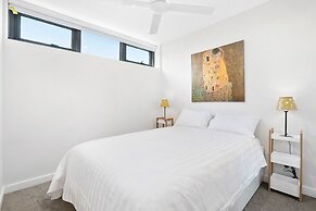 DINA, 2BDR Carlton Apartment