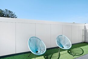 DINA, 2BDR Carlton Apartment